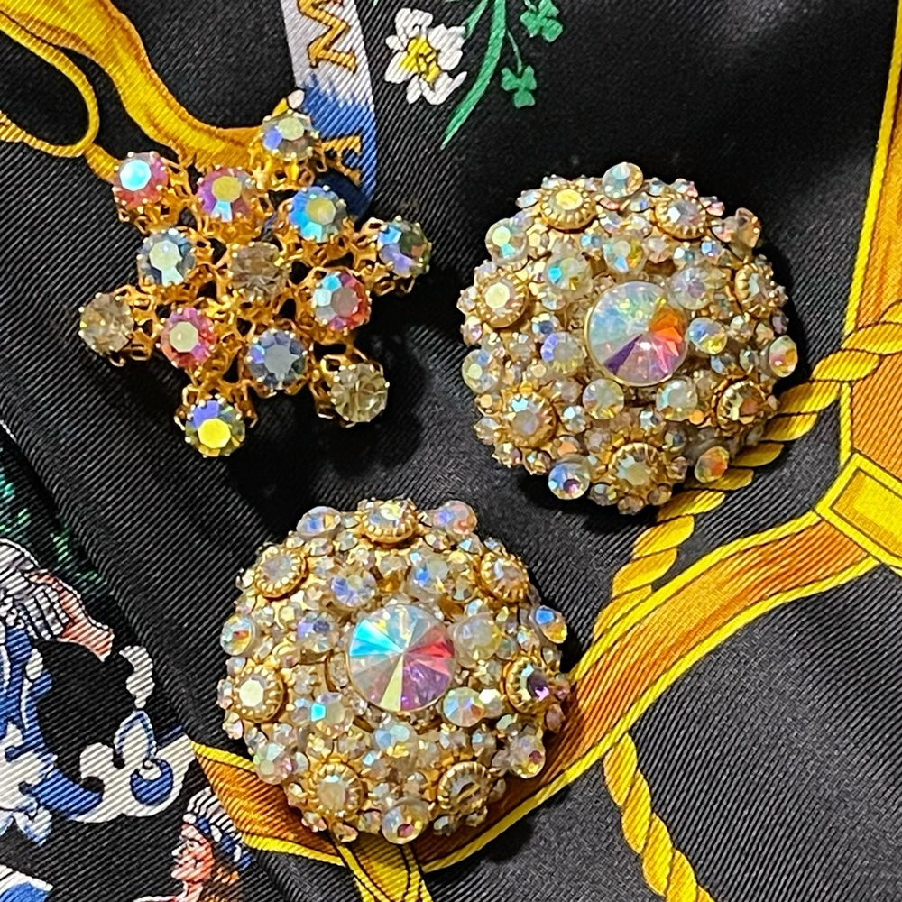 ✨Splendid VTG AB Rhinestones Clip On Earrings and Brooch Set